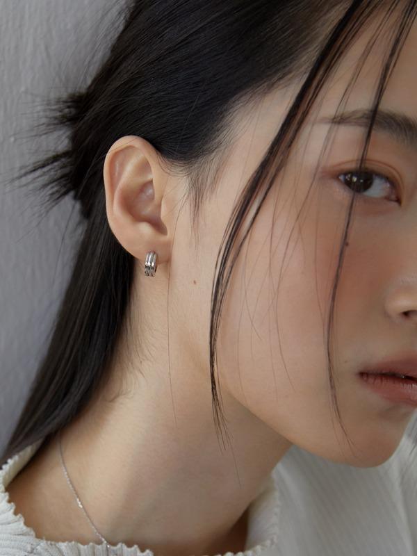 Closer earring