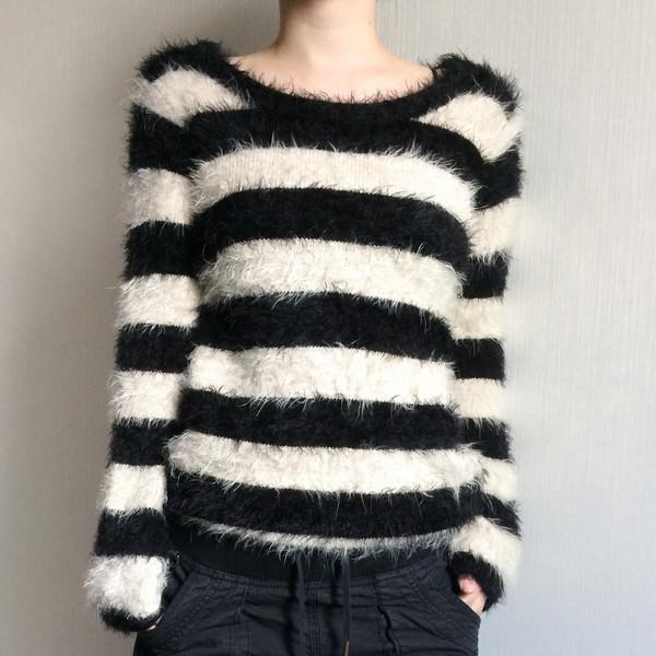 Stripe pattern fluffy knit