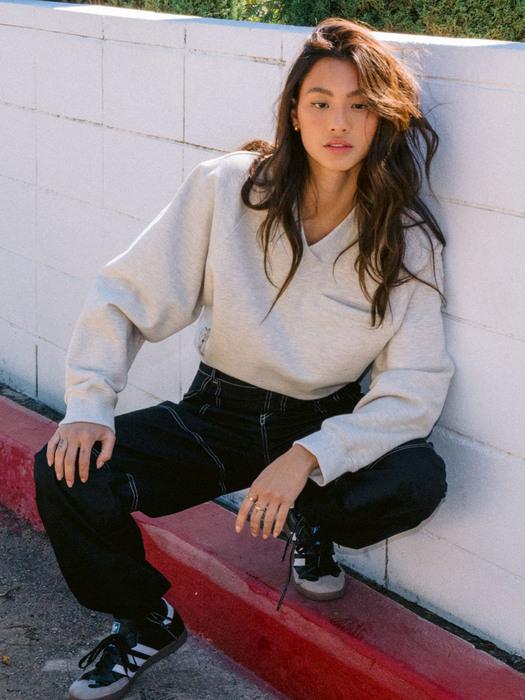 [LINE] V-Neck Sweatshirt (2colors)