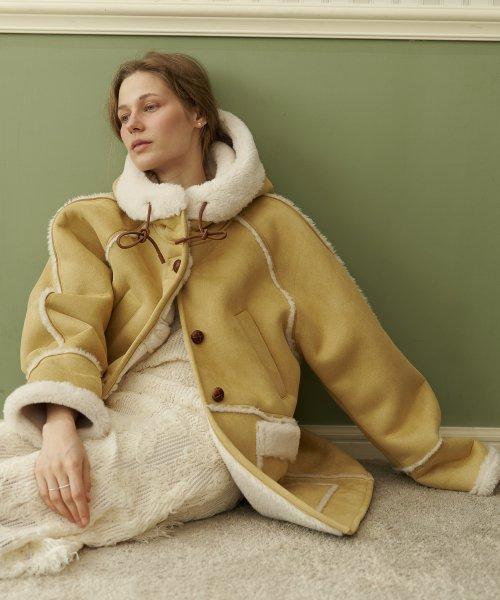 A HOODED DUFFLE MUSTANG_BUTTER