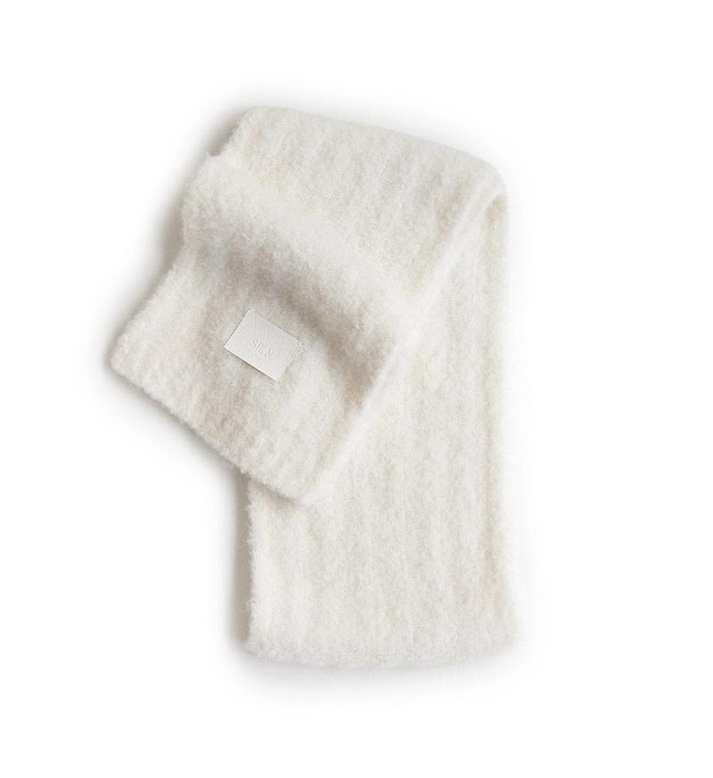 SILN - Long cloud boucle knit muffler (IVORY)