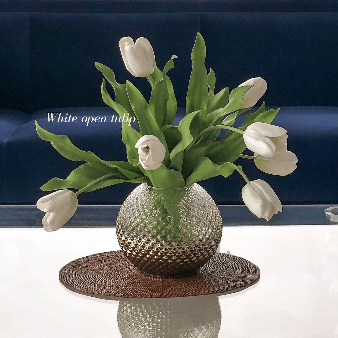 White open tulip (1송이) - Amaranthine Blooms