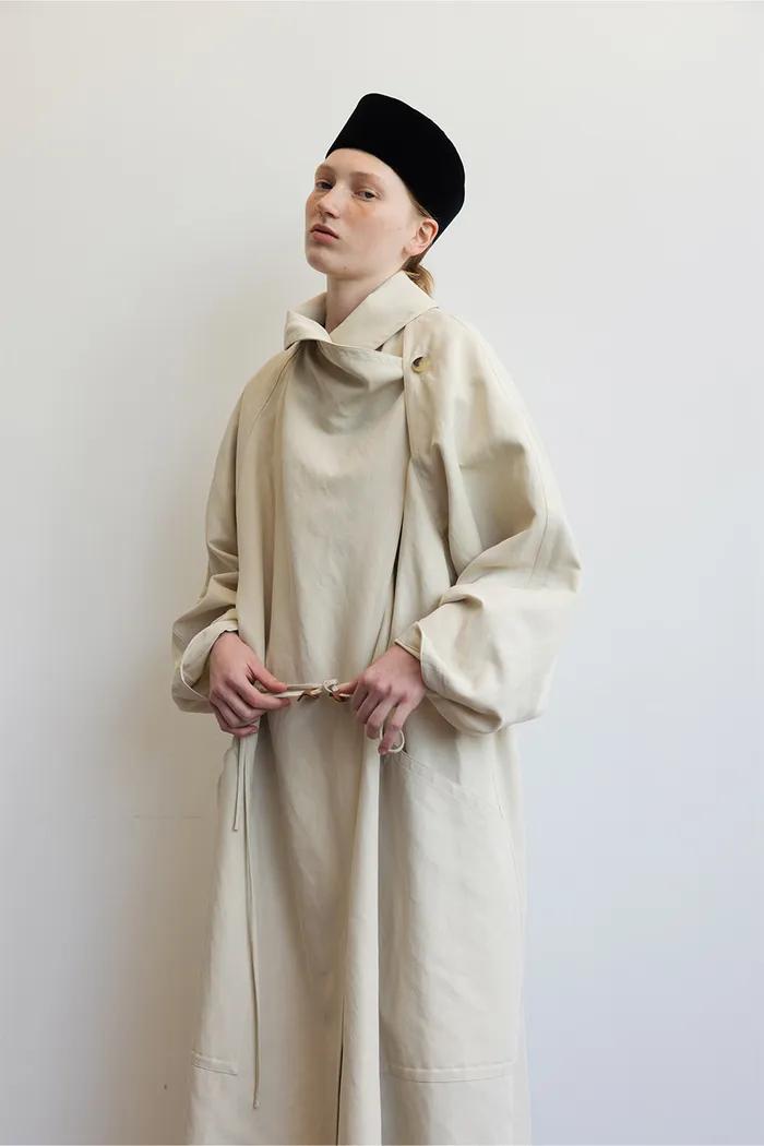 SCULPTURED OVERCOAT [IVORY]