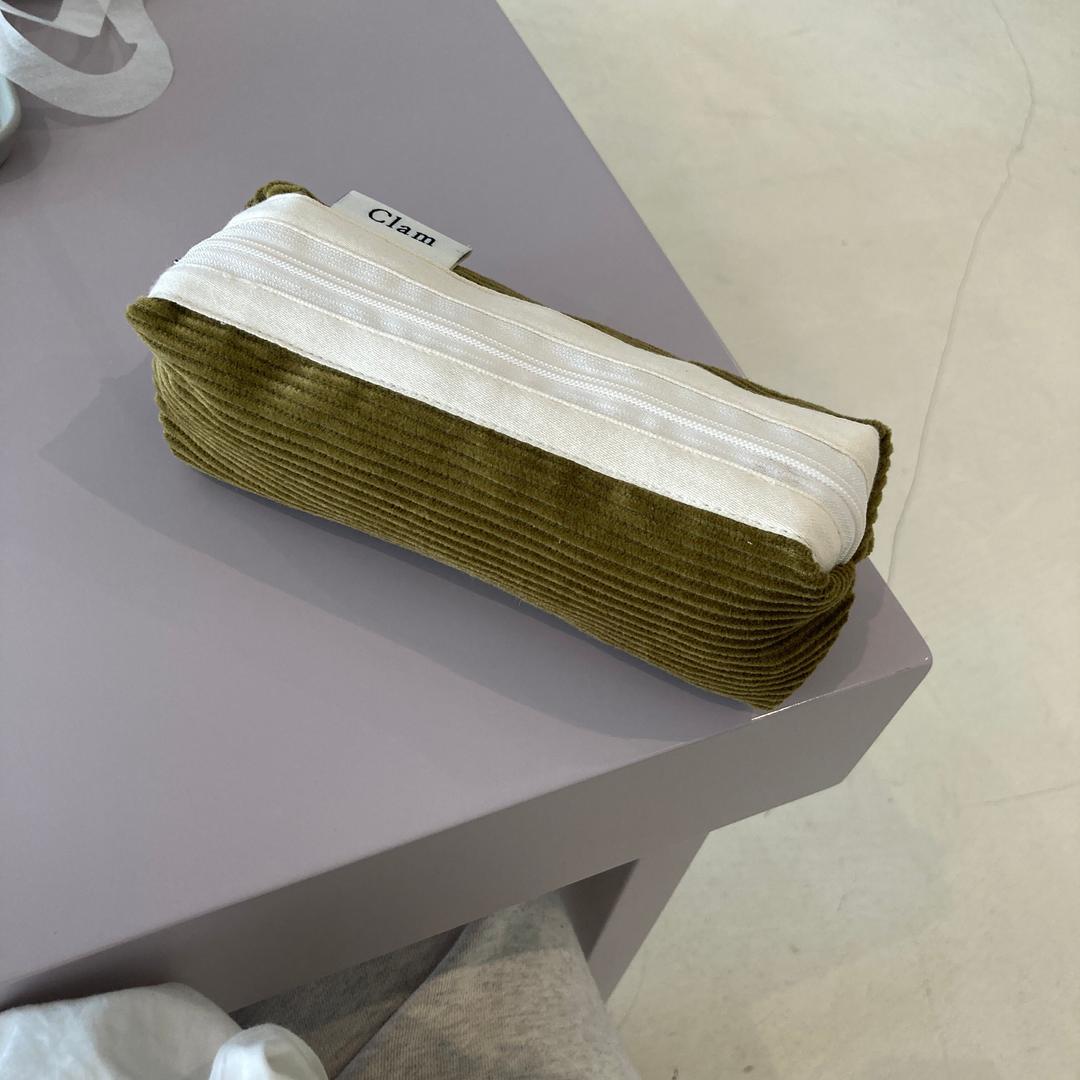 Clam round pencilcase _ Olive corduroy