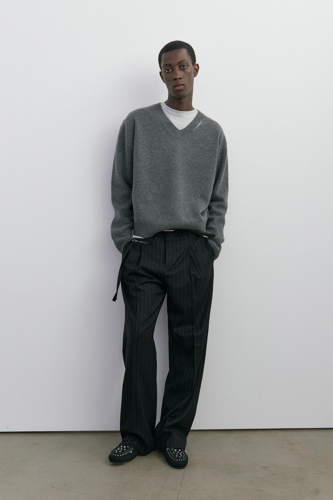 SLIT MERINO WOOL V-NECK SWEATER - MELANGE GREY