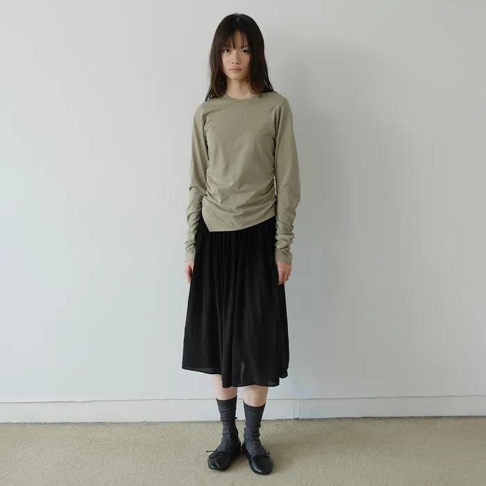 COTTON SHIRRING UNBALANCE SLIM T SHIRT, LIGHT KHAKI