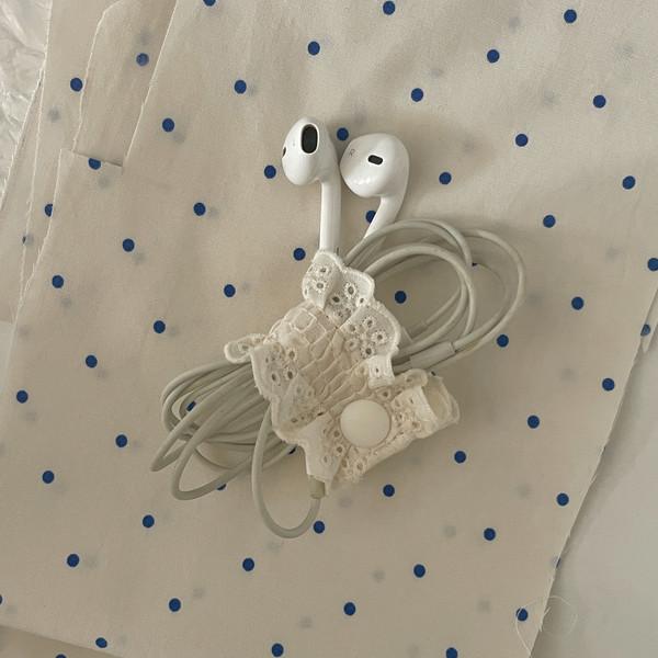 Frill Cable Holder