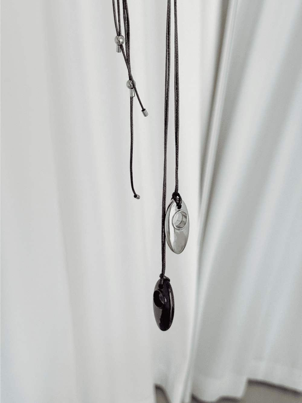 으나카이브 oval pendant necklace (2color)