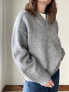 Lakes V neck Pullover pattern by Ozetta : Hailey Smedley