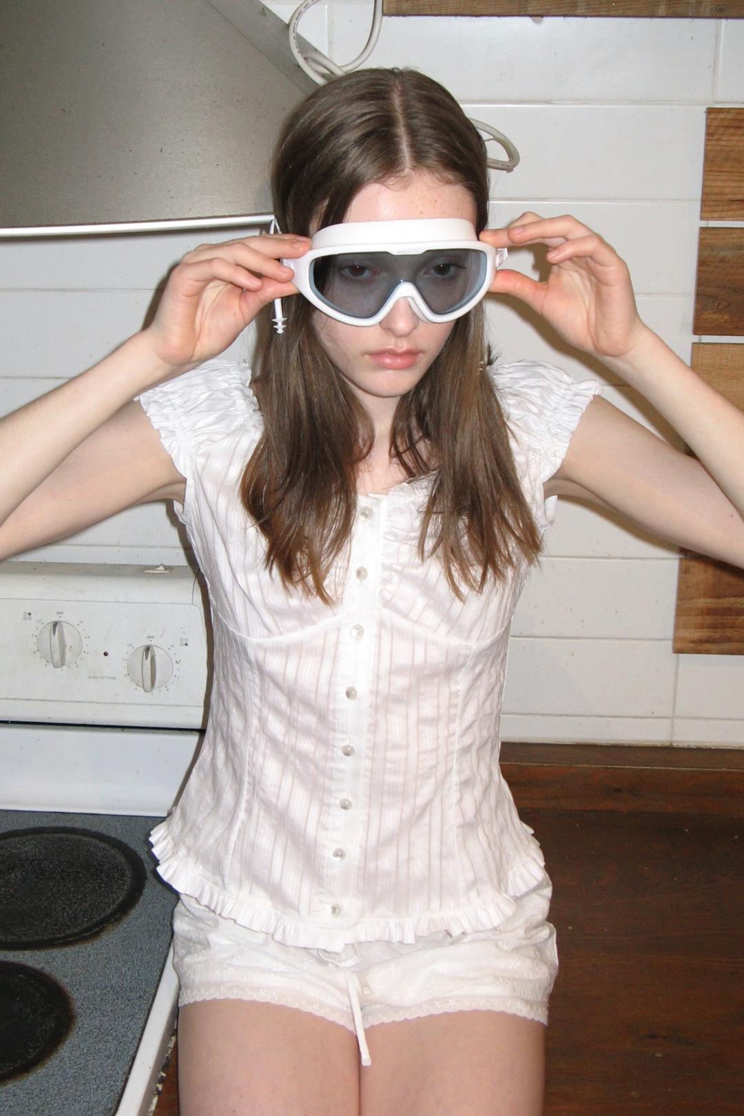 LACE RUFFLED BLOUSE (WHITE)