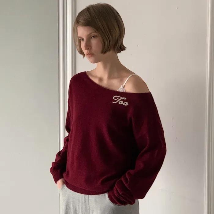 Chain Stitch Off-Shoulder Wool Knit (Burgundy)