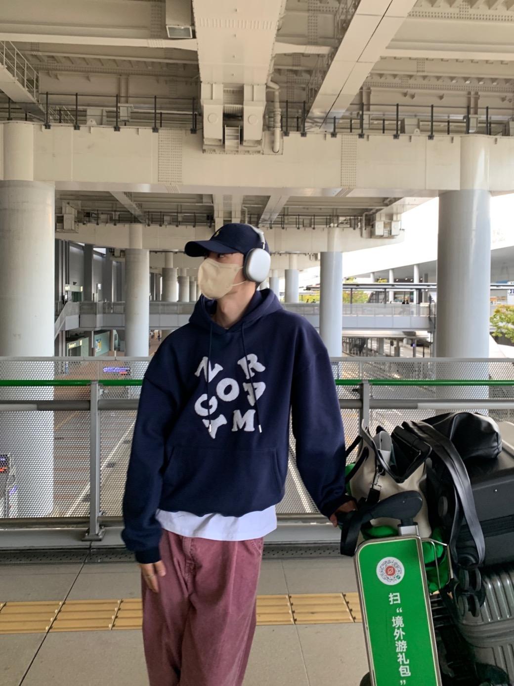 M. Point Hand Print Crop Hoodie