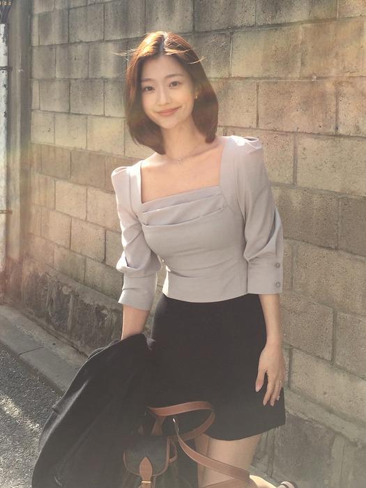 Latte Tucked Blouse (2colors)