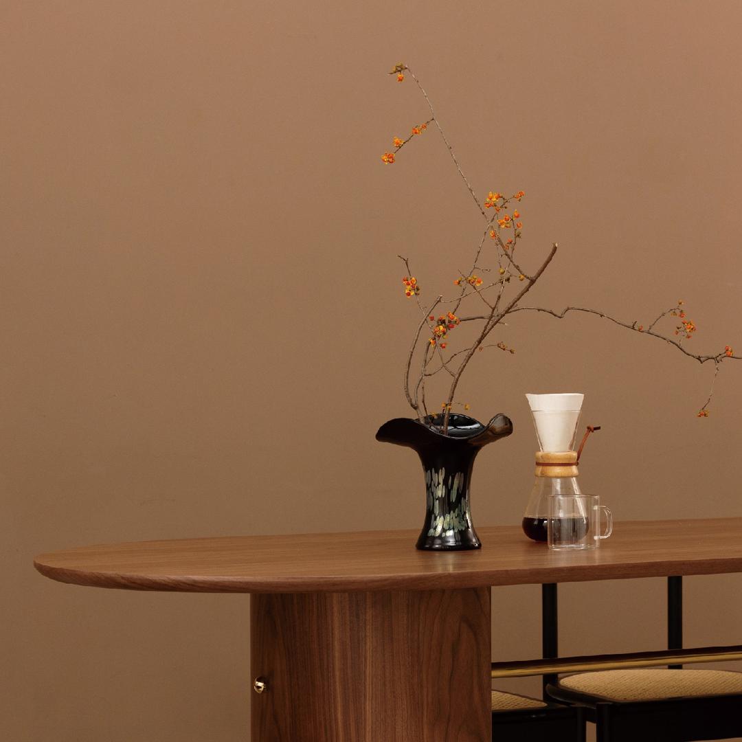 ROUND DINING TABLE - WALNUT
