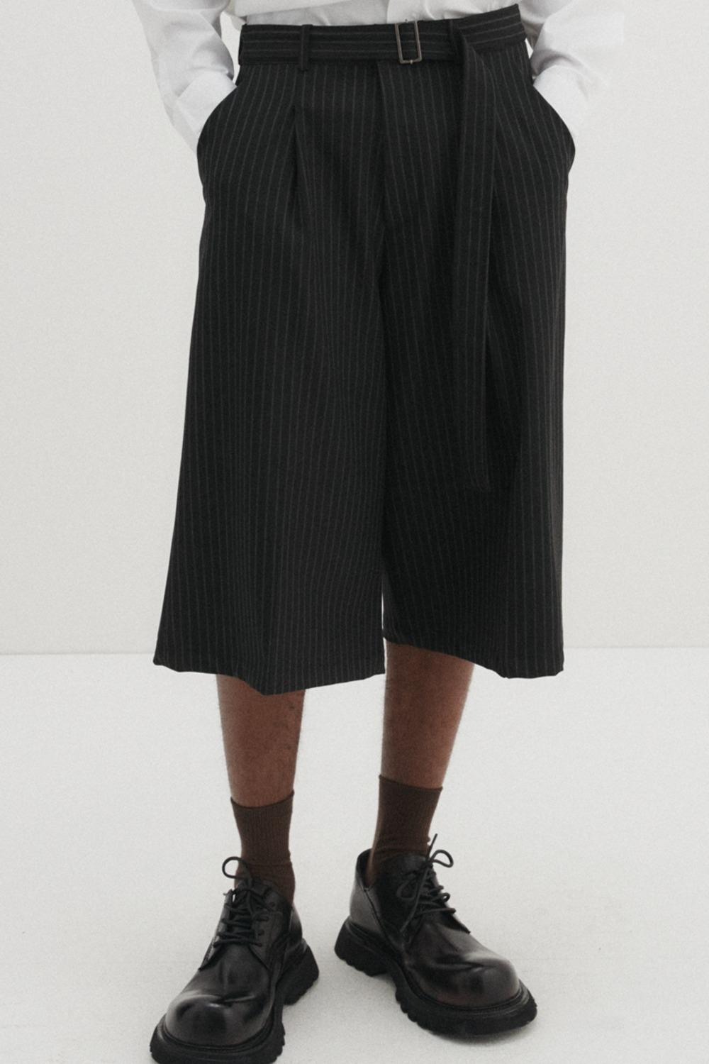 벨티드 스트라이프 버뮤다 슬랙스 블랙