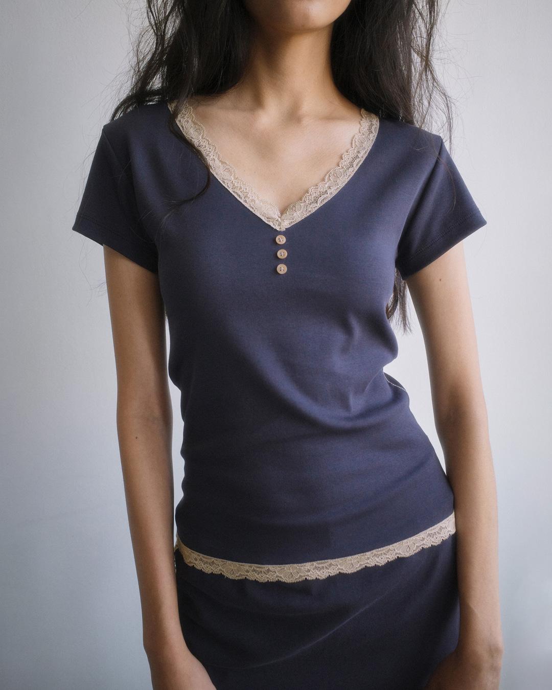 LACE TRIM V-NECK T-SHIRT-NAVY