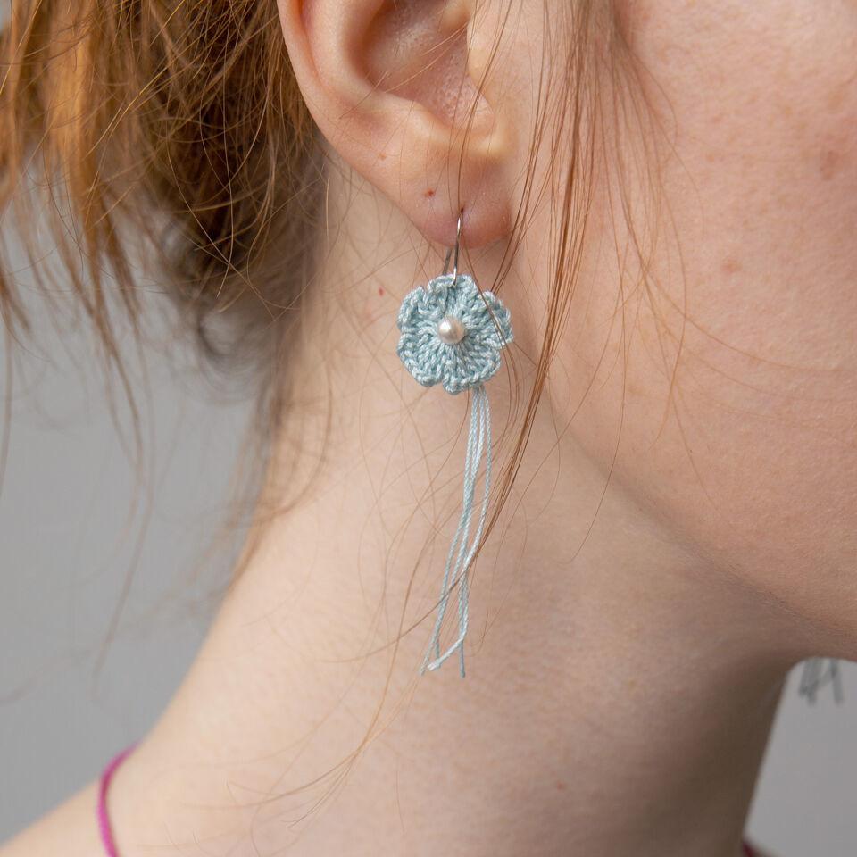 Milky blue knit flower earring