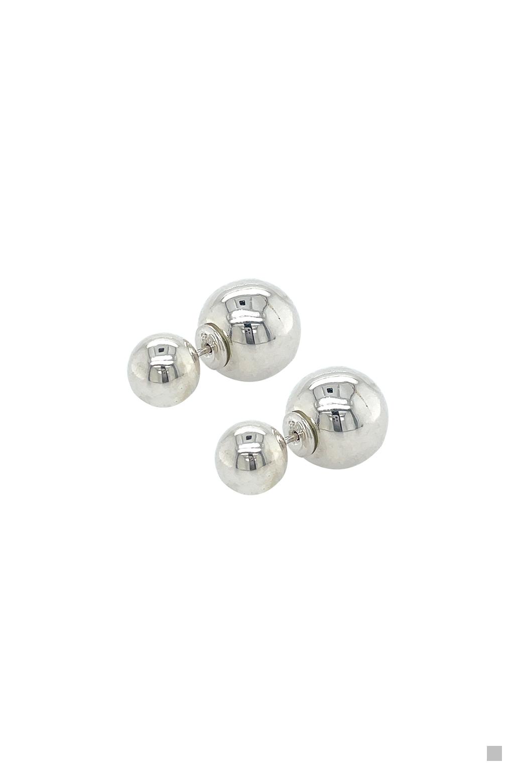 [이성경 / 비비 착용]볼 클러치 귀걸이