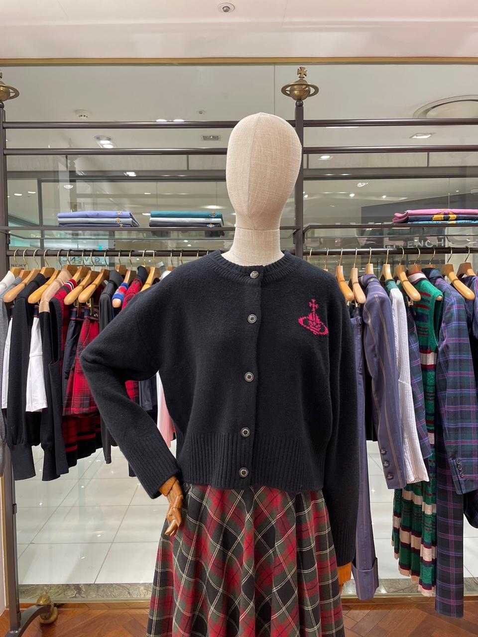 비비안웨스트우드 앵글로매니아 루즈 핏 ORB 포인트 가디건 블랙 (VLTUKN7260)