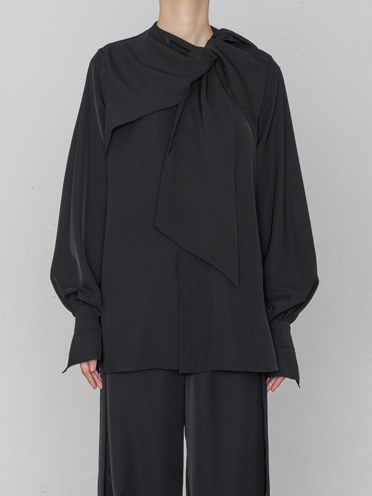 하이크(HYKE) 블랙 푸시 보우 블라우스 15199