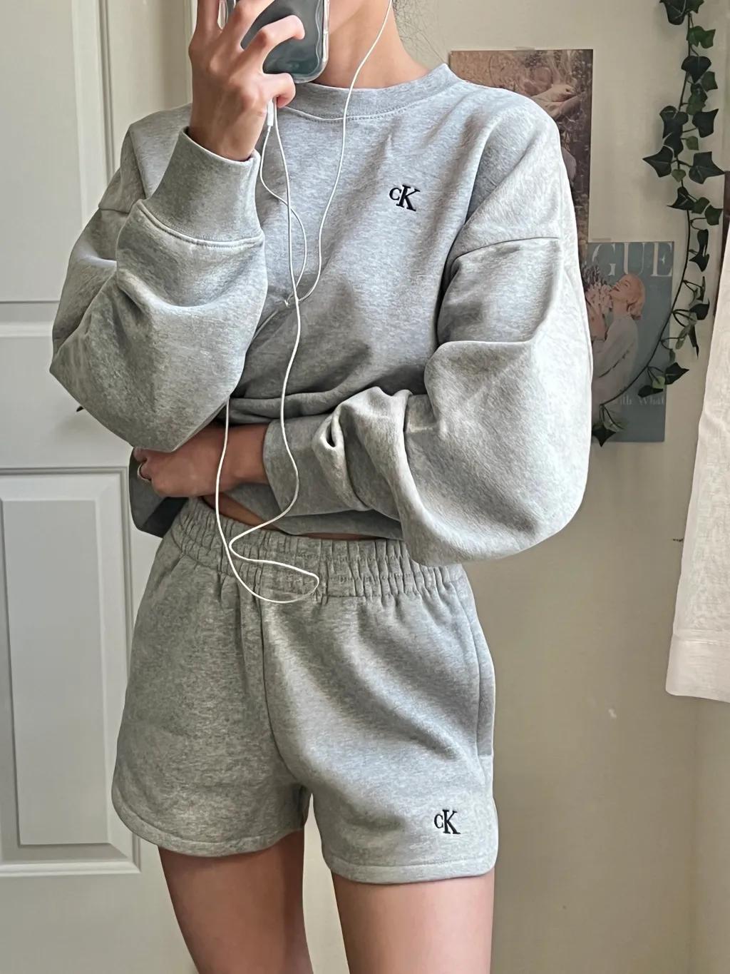 캘빈클라인 여성 CK 로고 밴딩 기모 반바지 (2컬러)