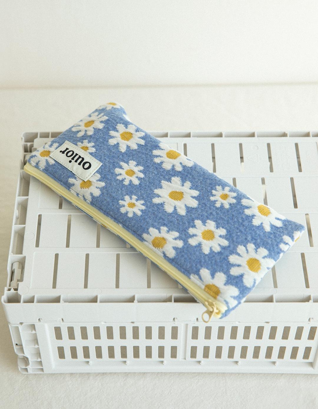 ouior flat pencil case - marguerite blue (topside zipper)