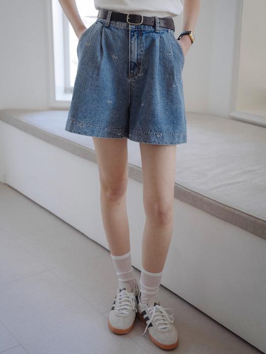 Ribbon embroidery double tuck denim shorts_Blue