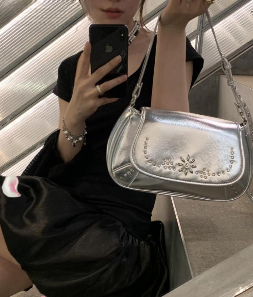 수심 Silver Flower Bag 실버 플라워 숄더백 힙한 y2k 가방 스터드 크로스