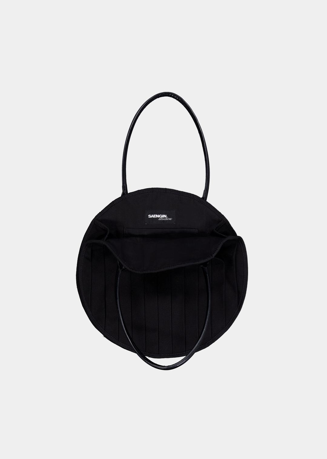 PLEATS CIRCLE BAG - BLACK