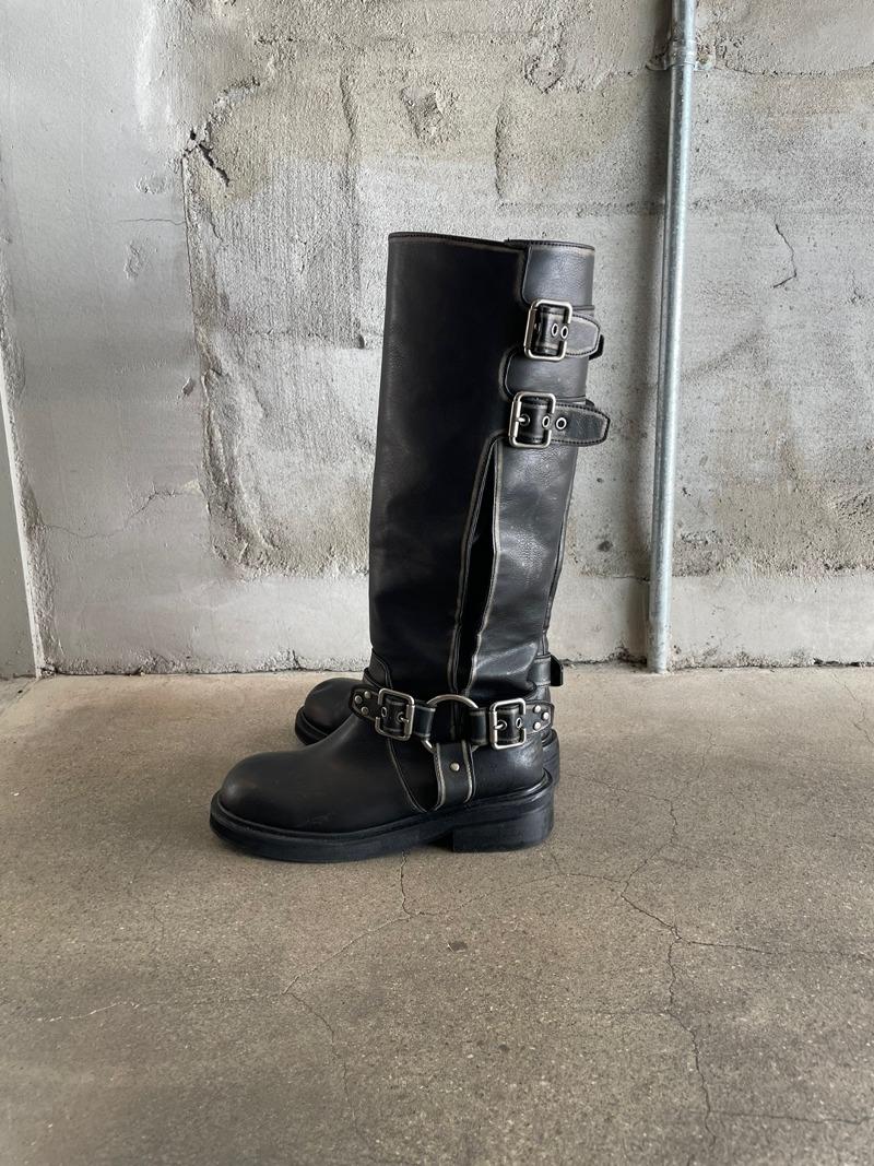 vintage-buckle boots