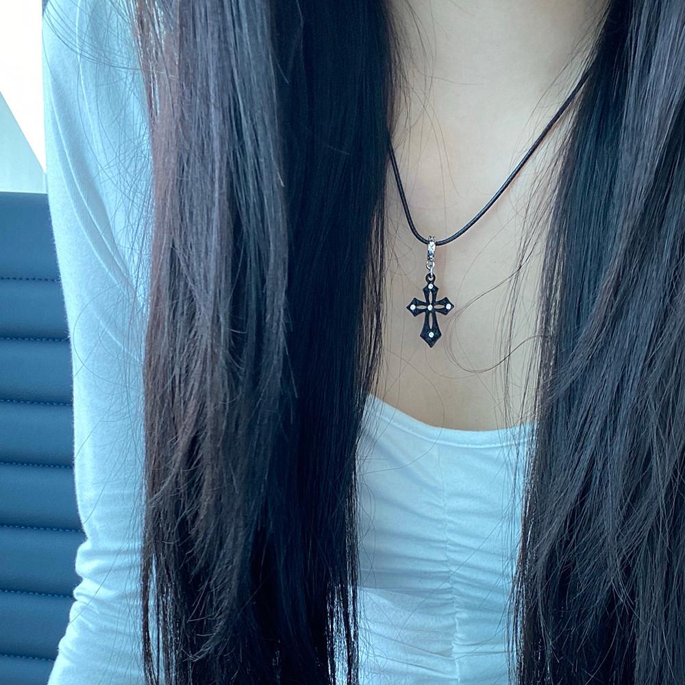 Loop black cross necklace