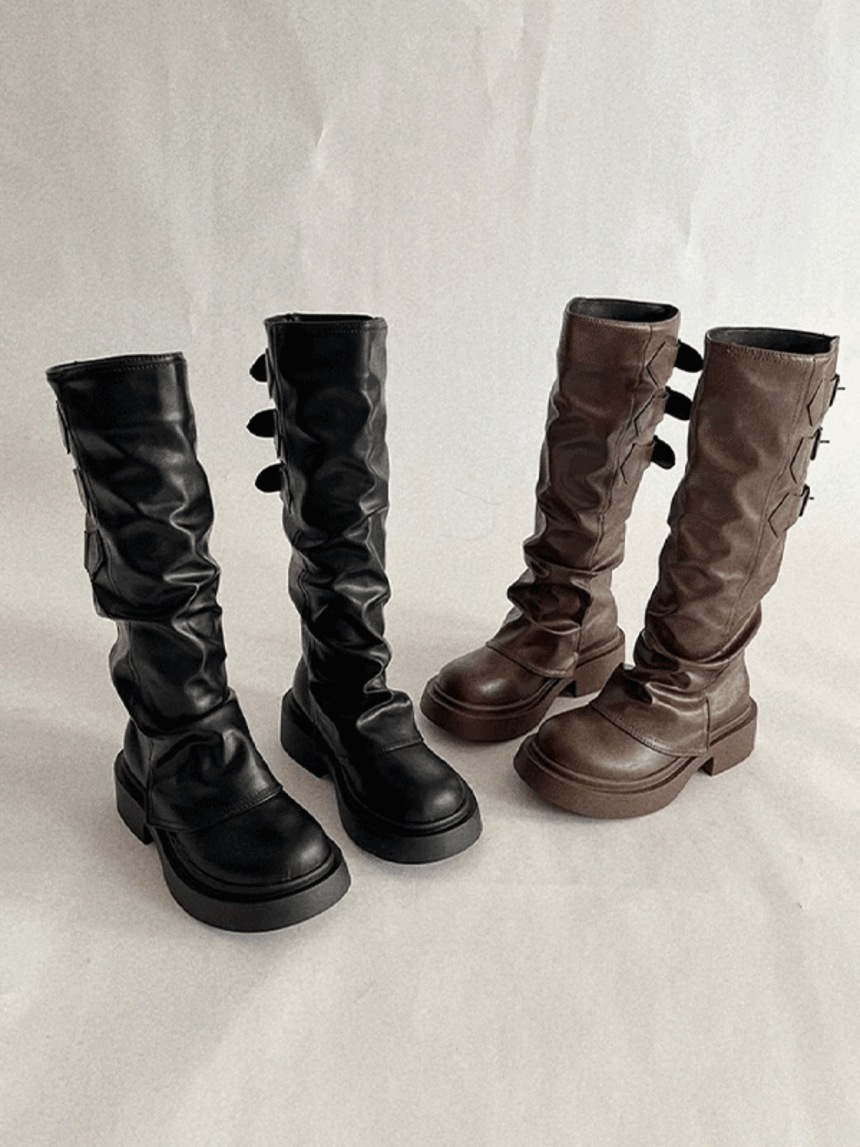 Outshawl buckle boots
