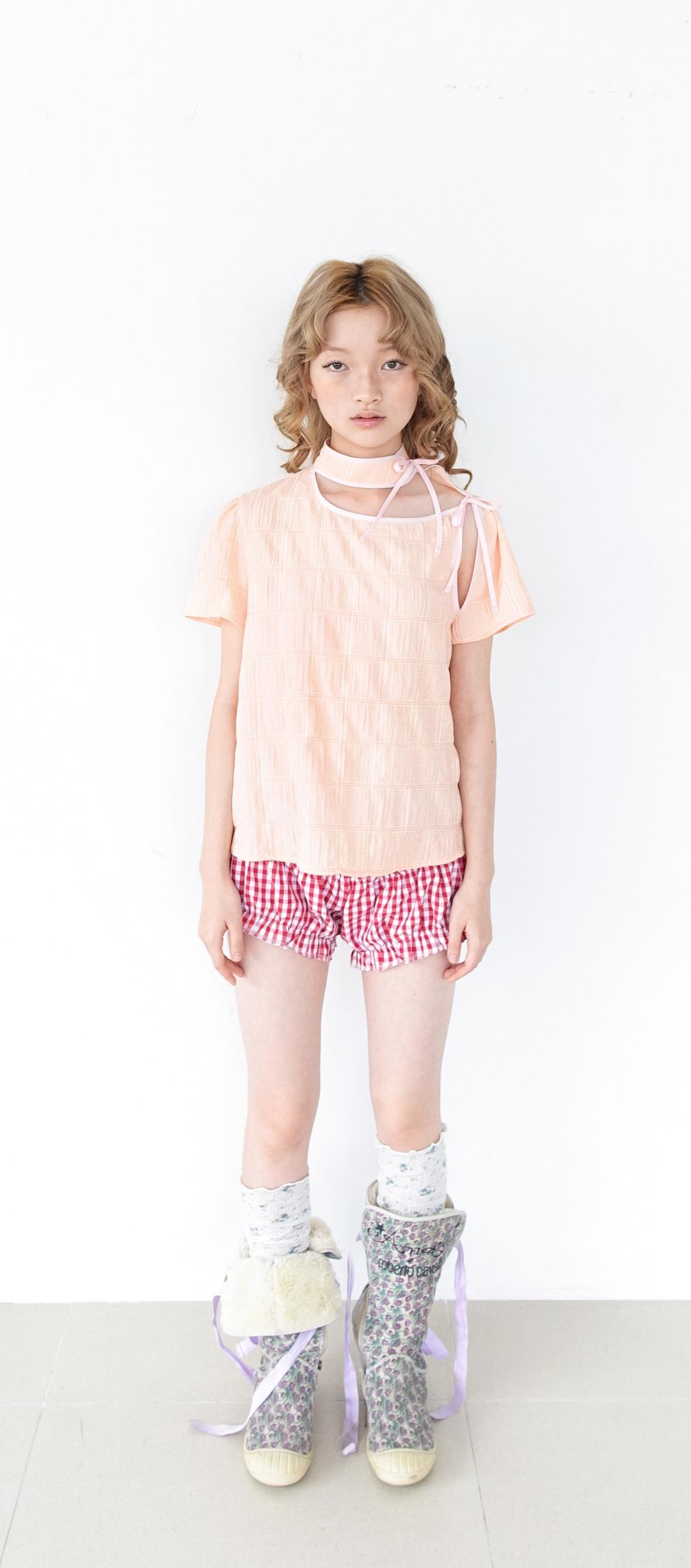 [fa.er.ie] cut-out check blouse (coral)