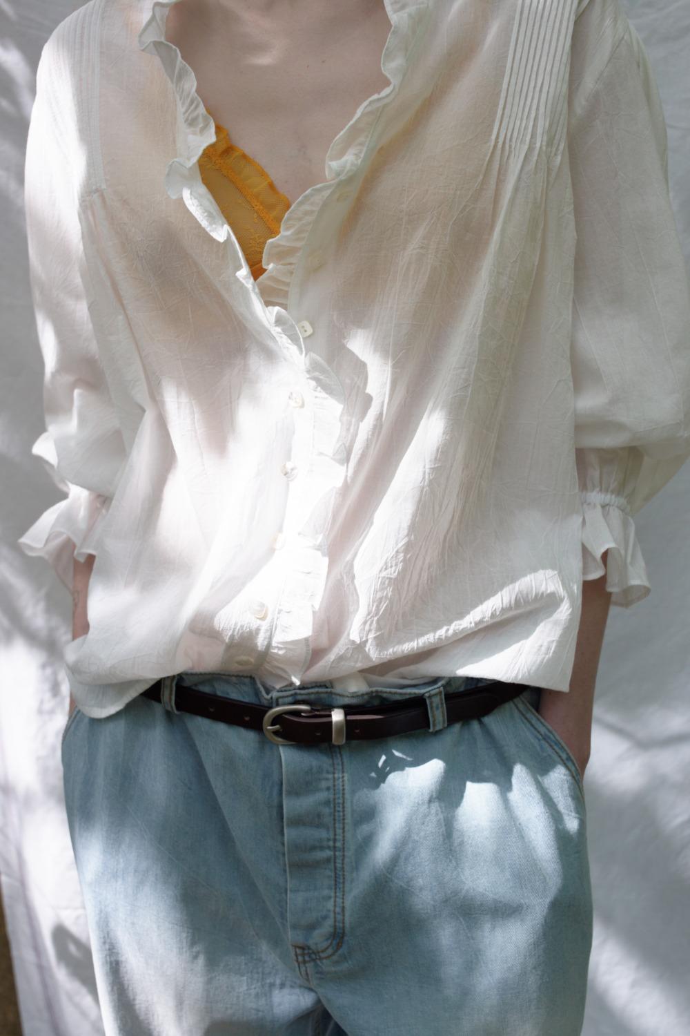 Via Victoria frill blouse (White)