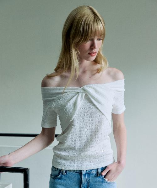 콤 스튜디오(COMBSTUDIO)  CO OFF SHOULDER WRINKLE HALF JERSEY TOP_IVORY - 사이즈 & 후기 | 무신사
