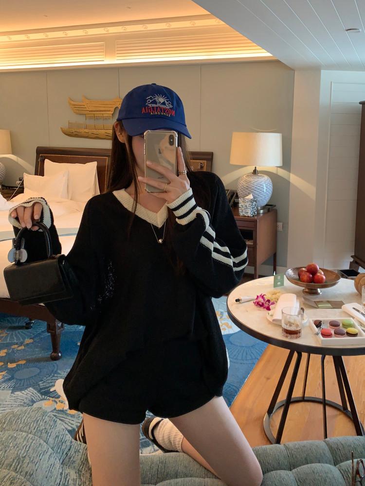 브이 오버핏 배색 니트