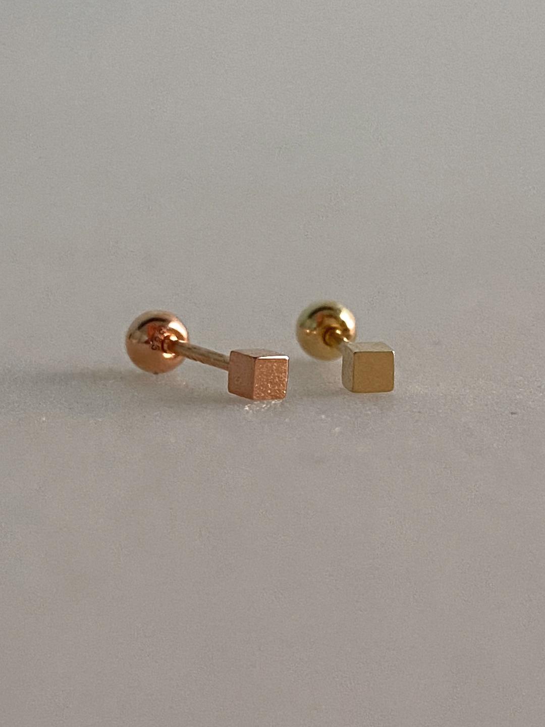 14K 골드 초미니 사각 다이스 피어싱