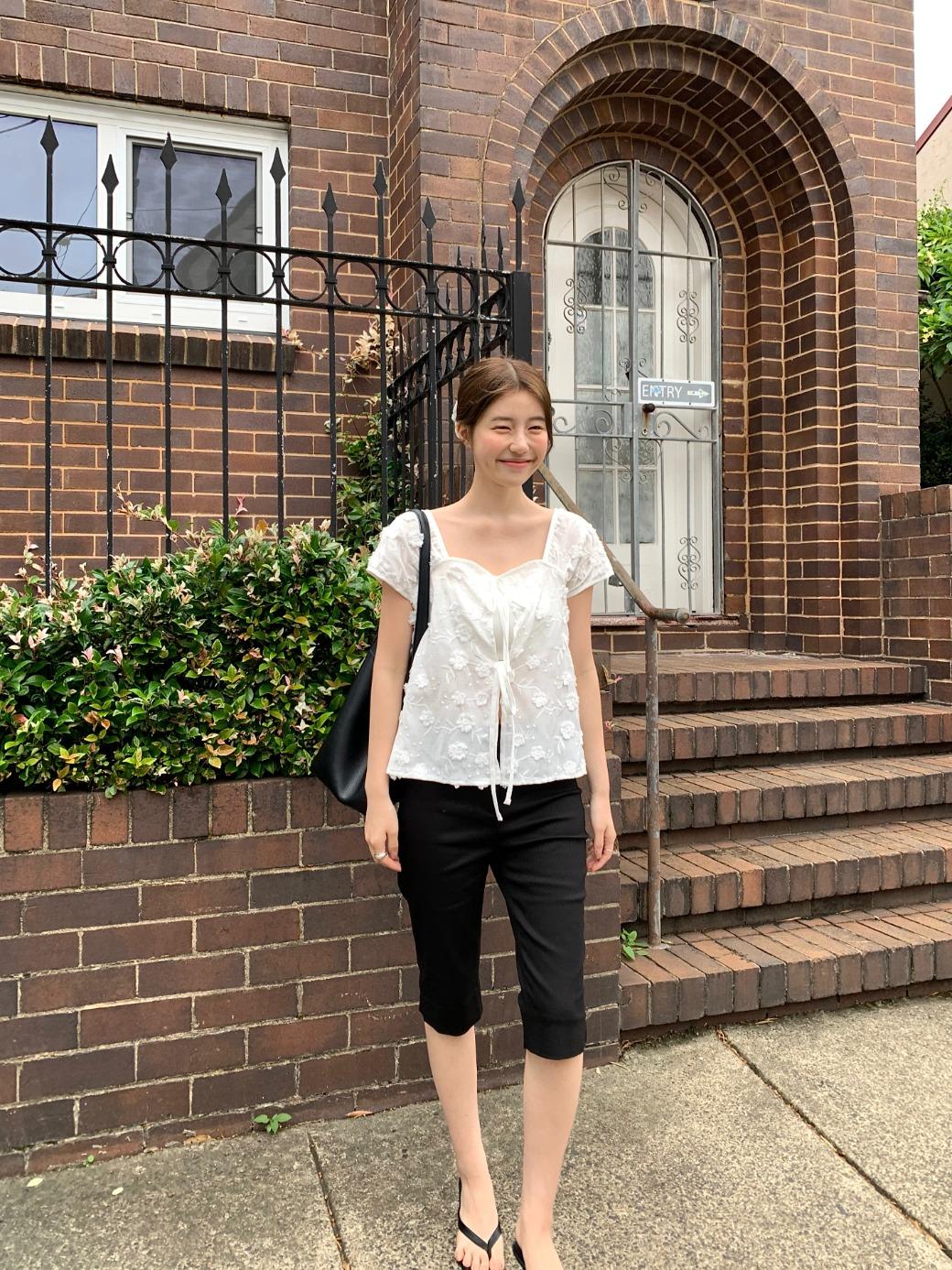 DO. Side Slit Capri Pants