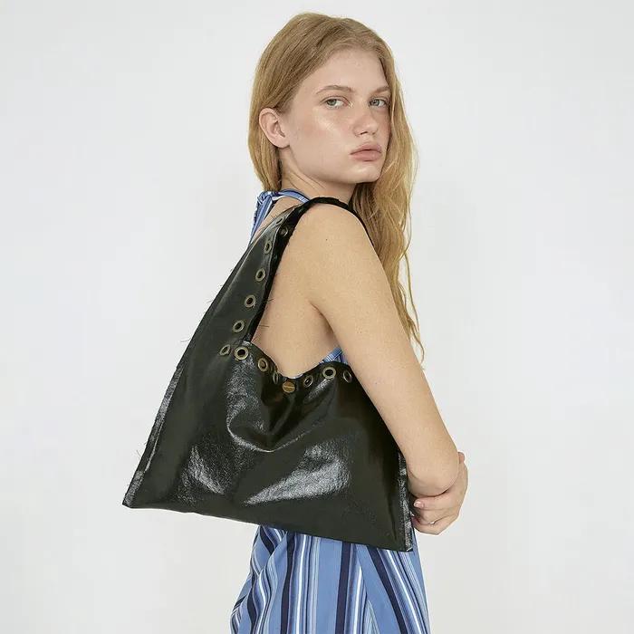 EYELET METALLIC SHOULDER BAG (BLACK)