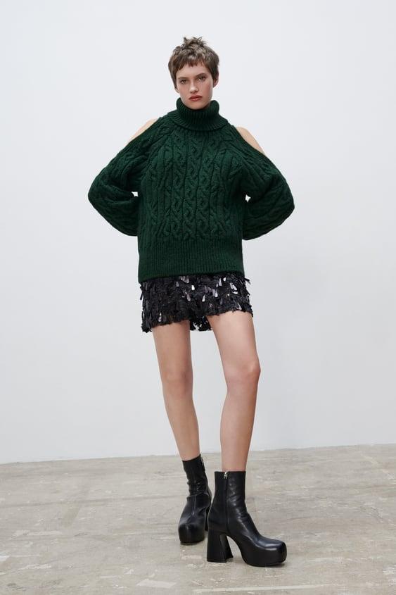 컷아웃 케이블 니트 스웨터