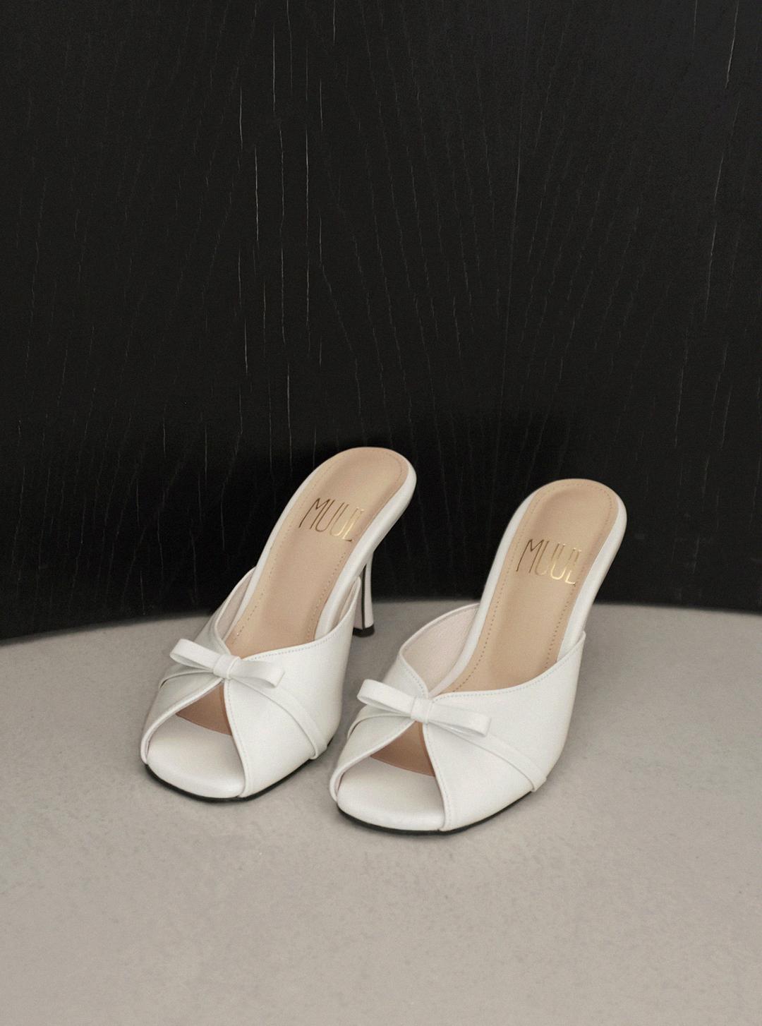 R.B Mule / White