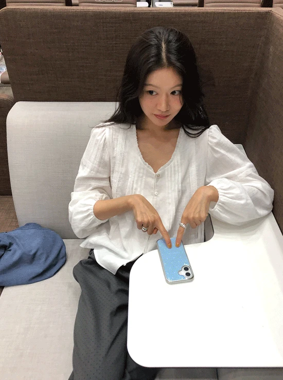 [Highquality/하객룩] 히그 레이스 셔링 블라우스 (2 color)