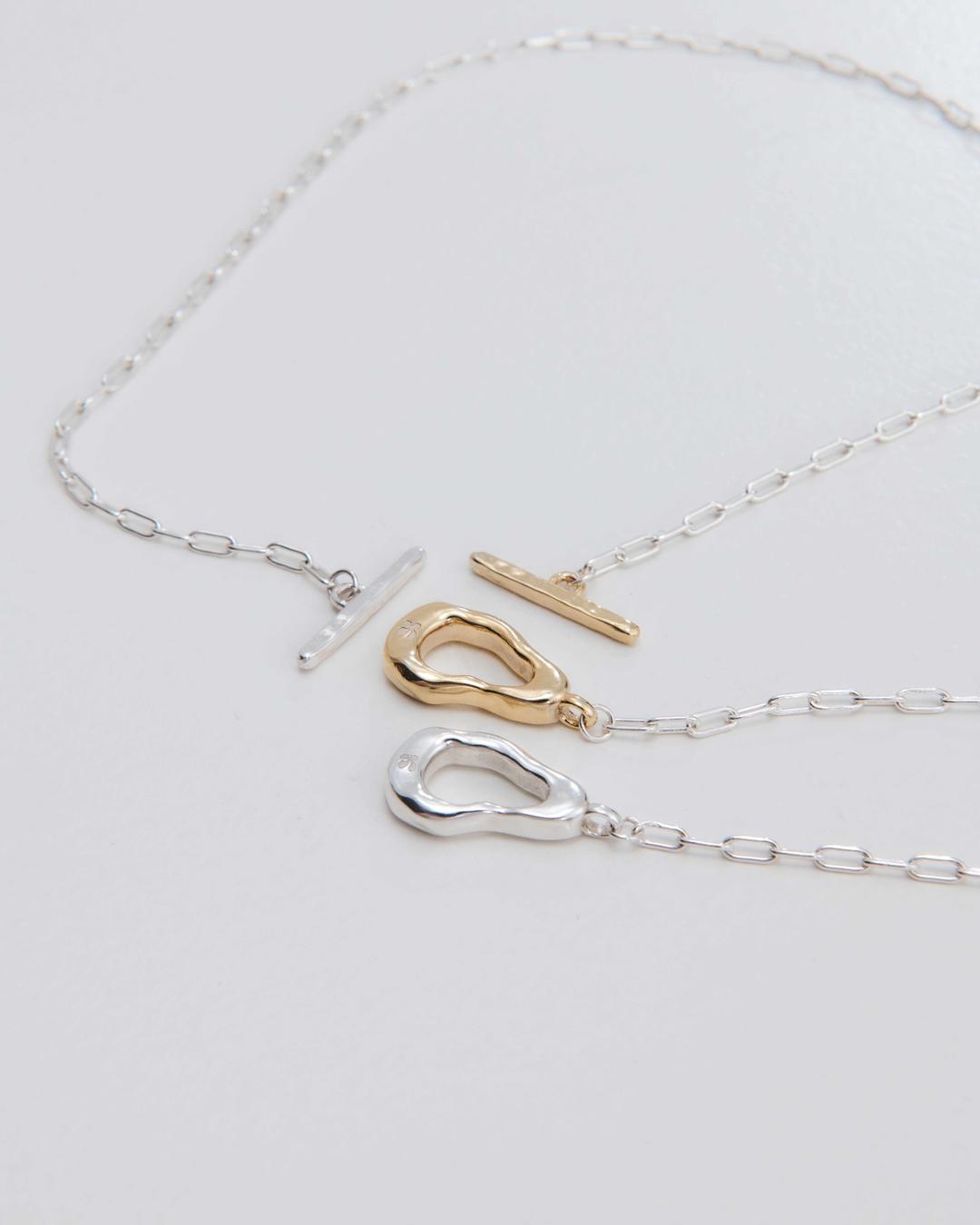 Half color lure  necklace