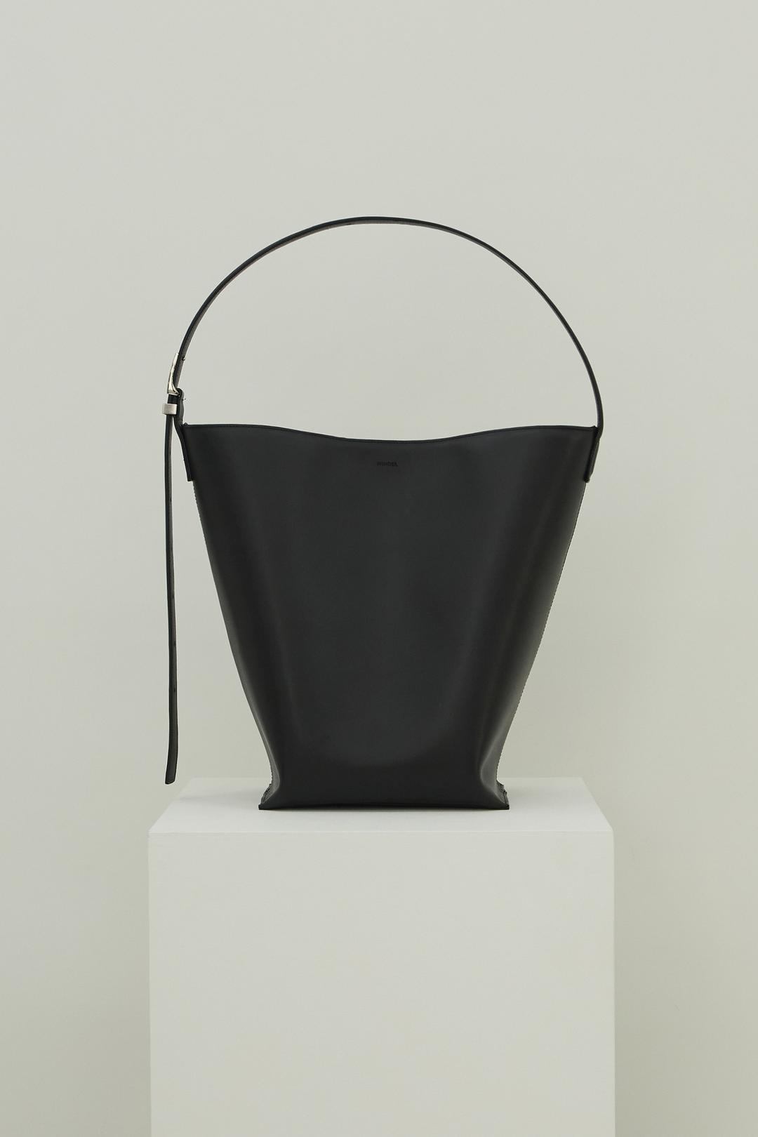 PANN LEATHER BUCKET BAG - BLACK