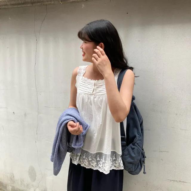 last item✨ 화이트 소량 입고! 카코 단독 진행❤ 이피 슬리브리스 (2color) / (당일출고) 러블리 무드 코튼 펀칭 레이스 나시 슬리브리스 블라우스