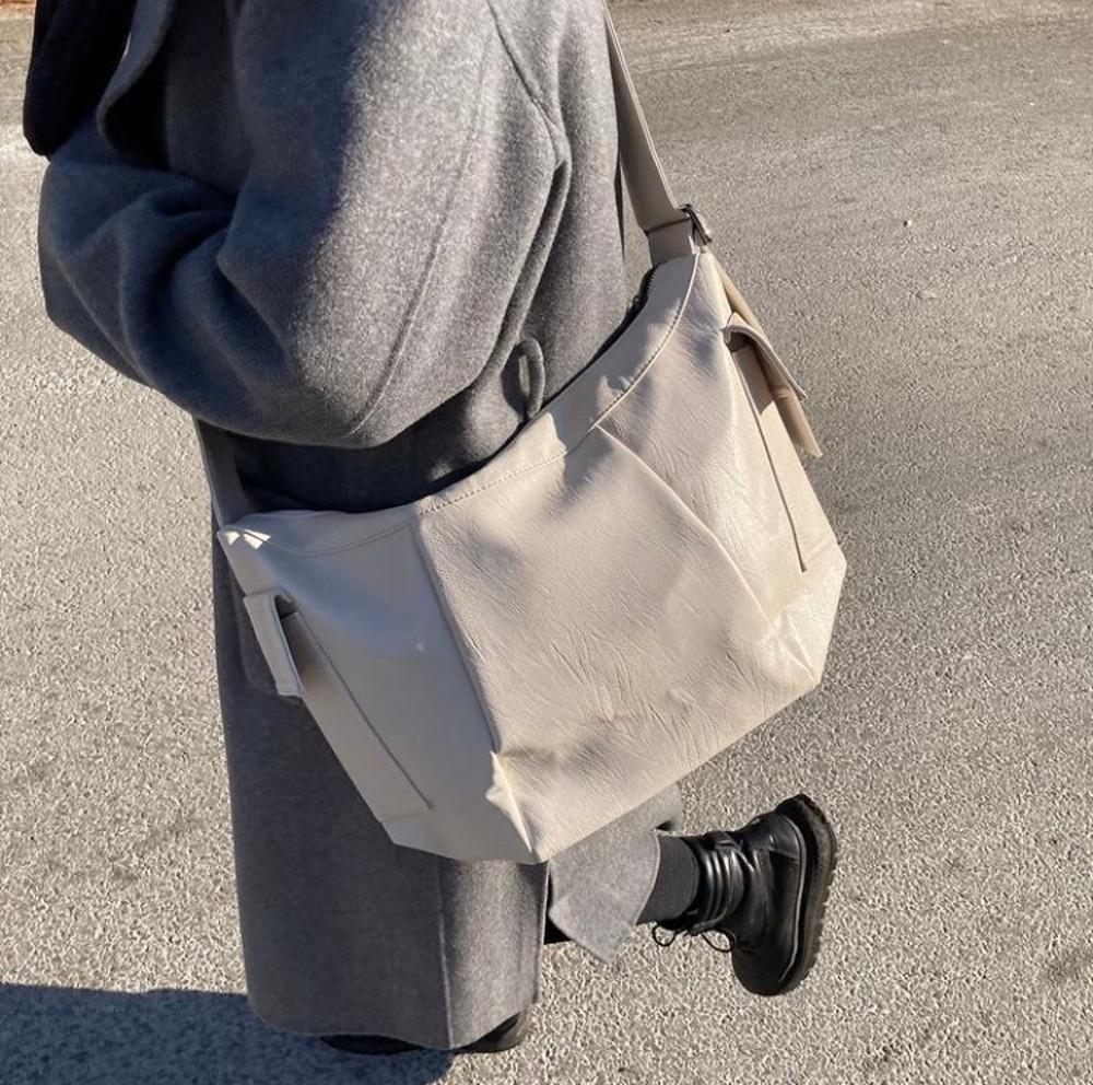 빅 크로스백 여자 남자 대학생 노트북 아이패드 들어가는 학생 데일리 가방