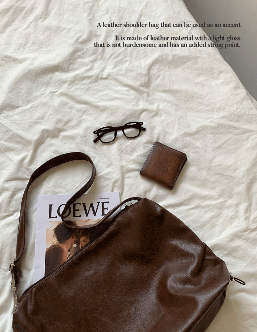 룩 라시크 버클 스트링 레더 크로스 숄더백