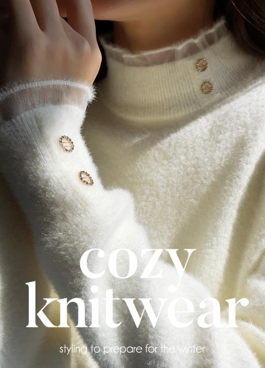 [국민폴라/후기만족도4.9] 사랑스러운 큐빅 버튼 프릴넥 폴라 니트