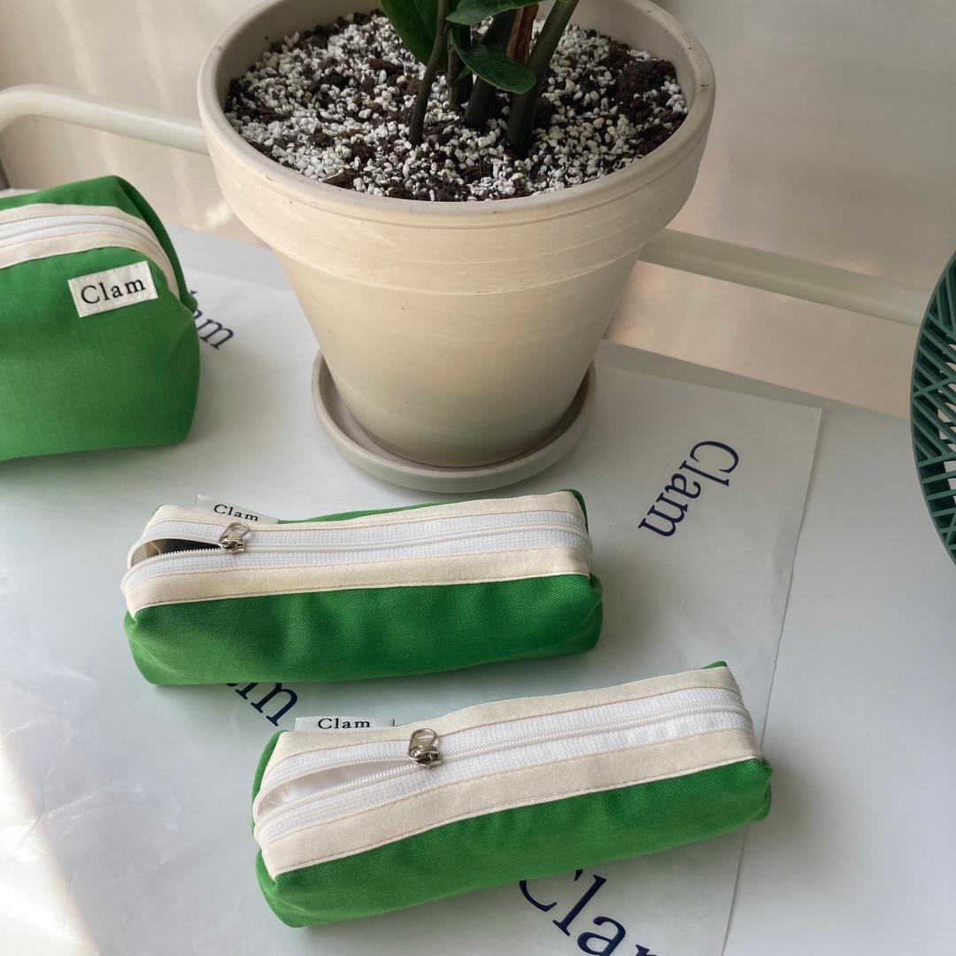 Clam round pencilcase _ Green frog