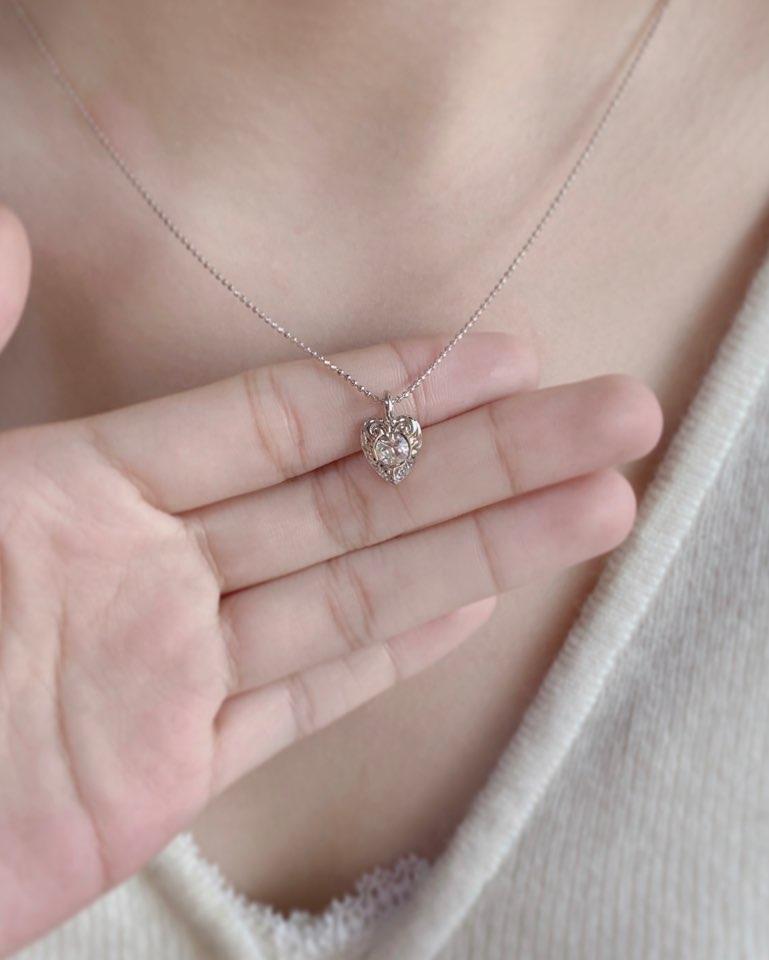 Snowflake necklace